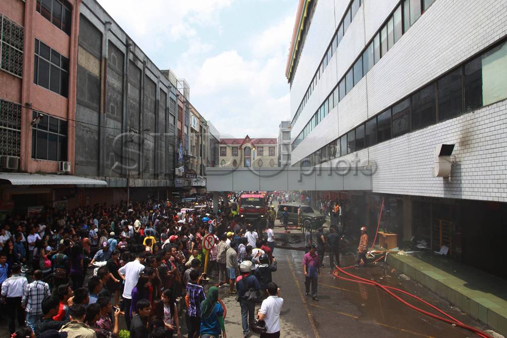 Medan Plaza penuh asap