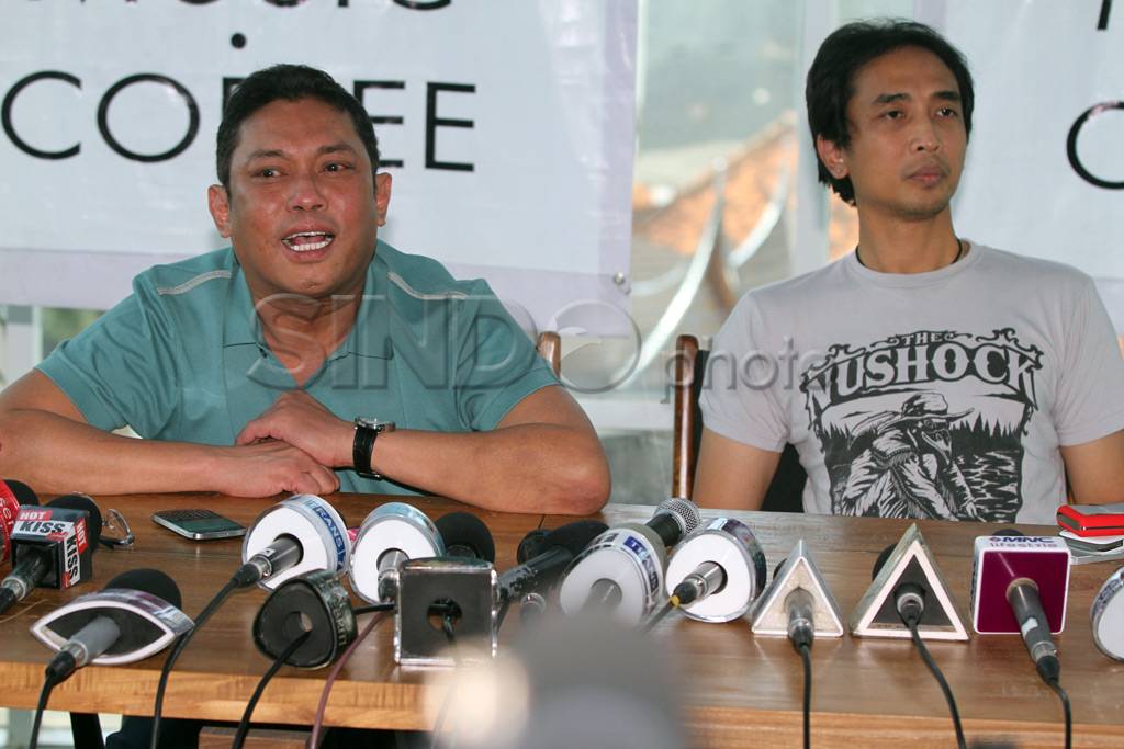 Adiguna Sutowo dan Piyu...