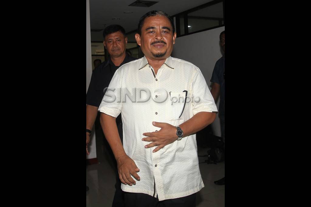 Istri muda Ahmad Fathana...