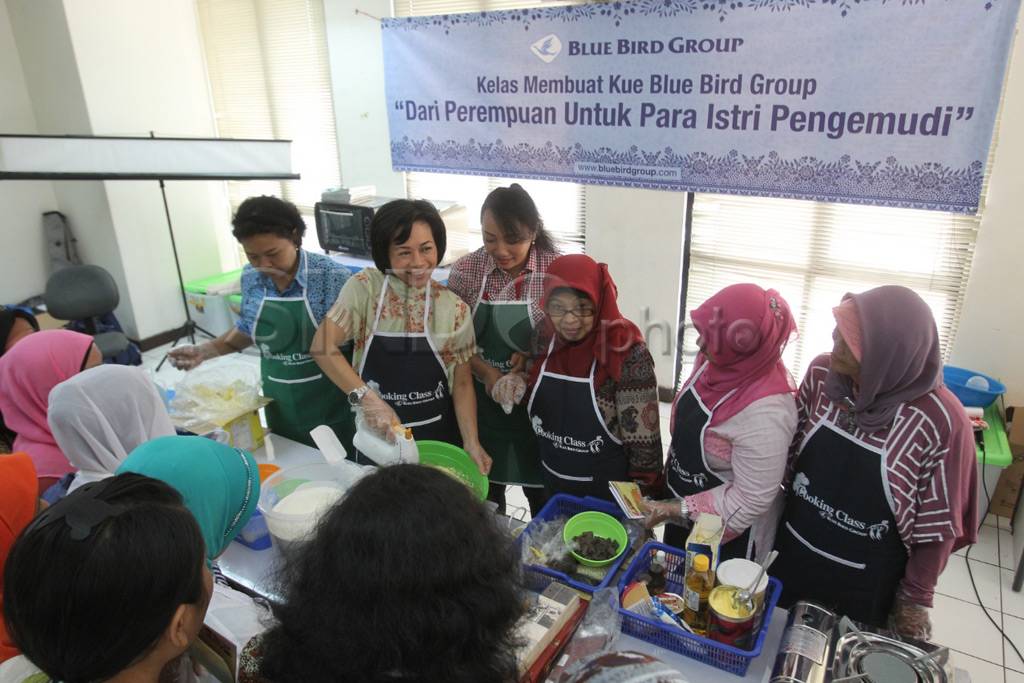 Istri pengemudi taksi...