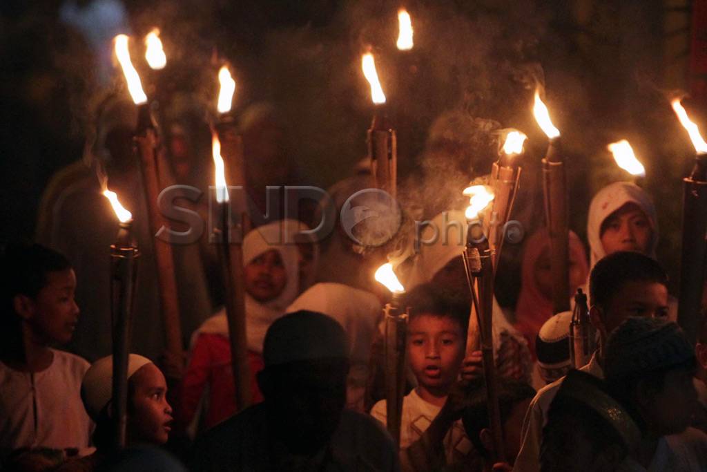 Pawai Obor meriahkan...