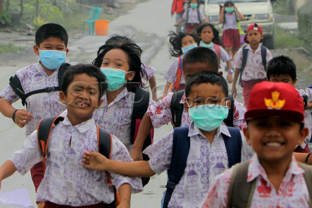 Sinabung siaga tiga,...