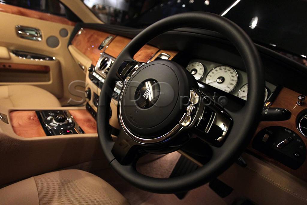 Roll-Royce Wraith hadir...