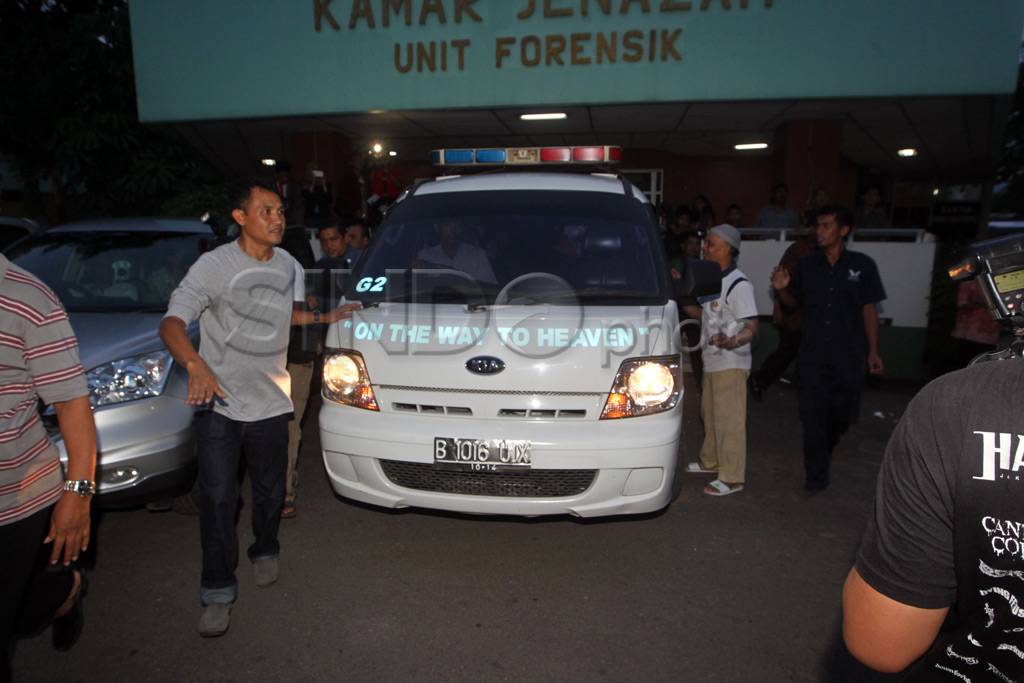 Ratu Atut jemput jenazah...