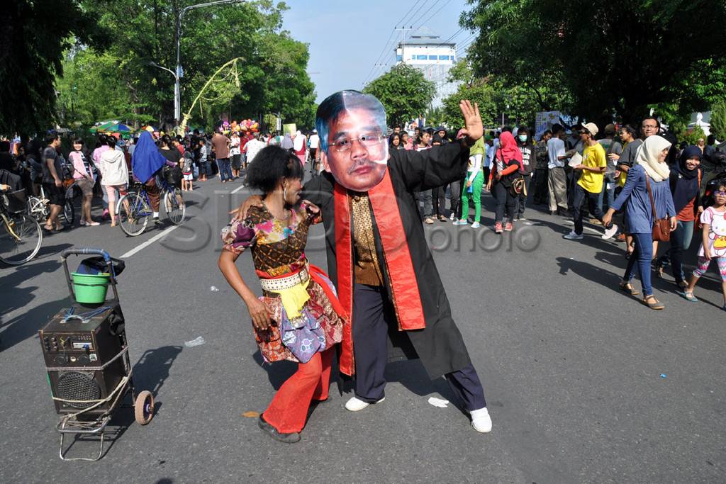 Akil Mochtar joget dangdut