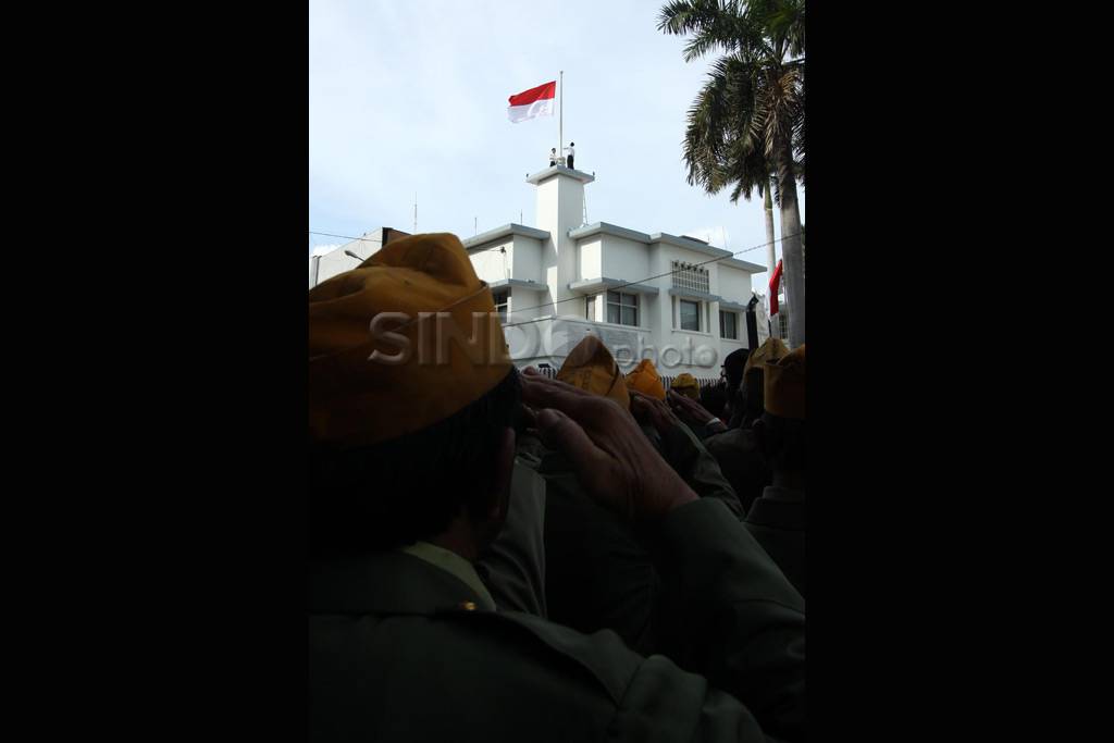 Peringati Hari Pahlawan,...