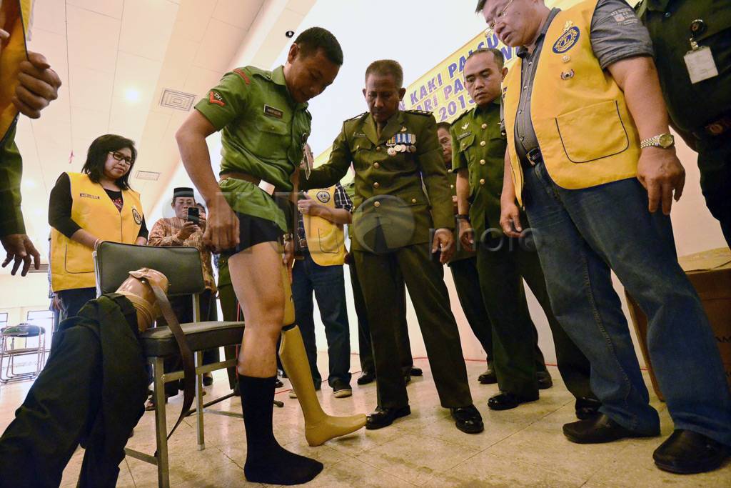 Bantuan kaki palsu di...
