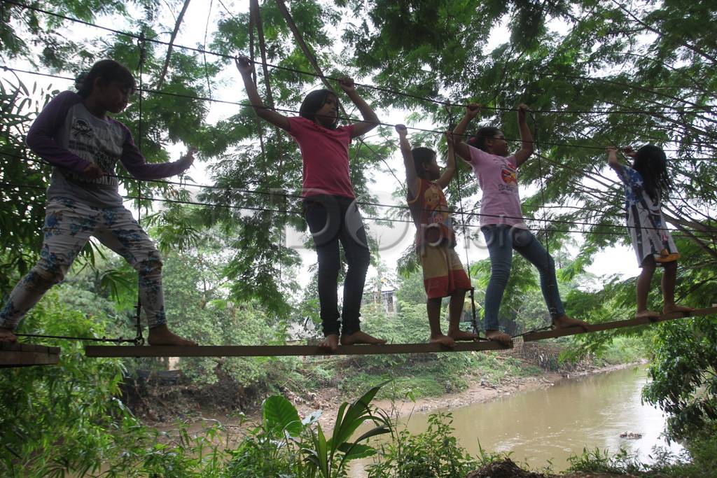 Lahan pinggir Ciliwung...