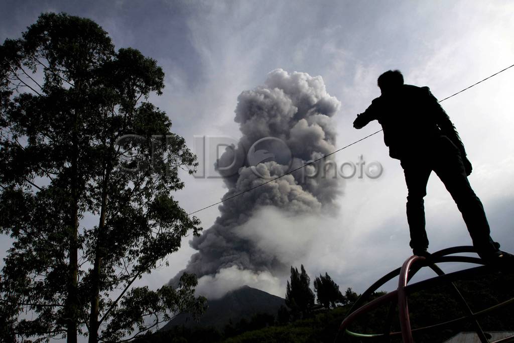 Erupsi kelima Gunung...