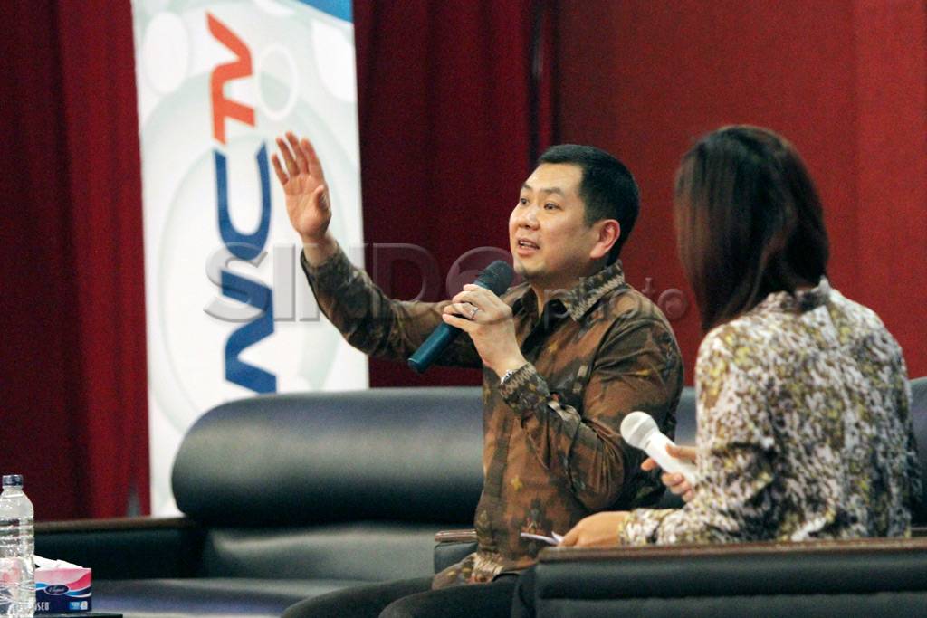 Hary Tanoe bersama Mahfud...
