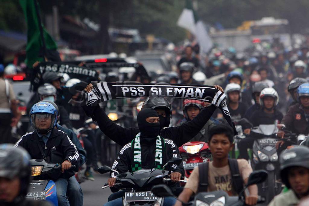 Pawai PSS Sleman rayakan...