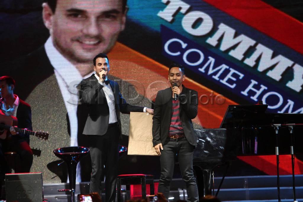 Tommy Page berduet dengan...