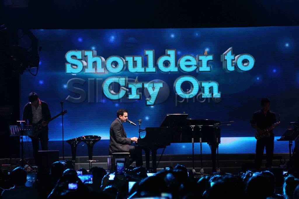 Tommy Page berduet dengan...