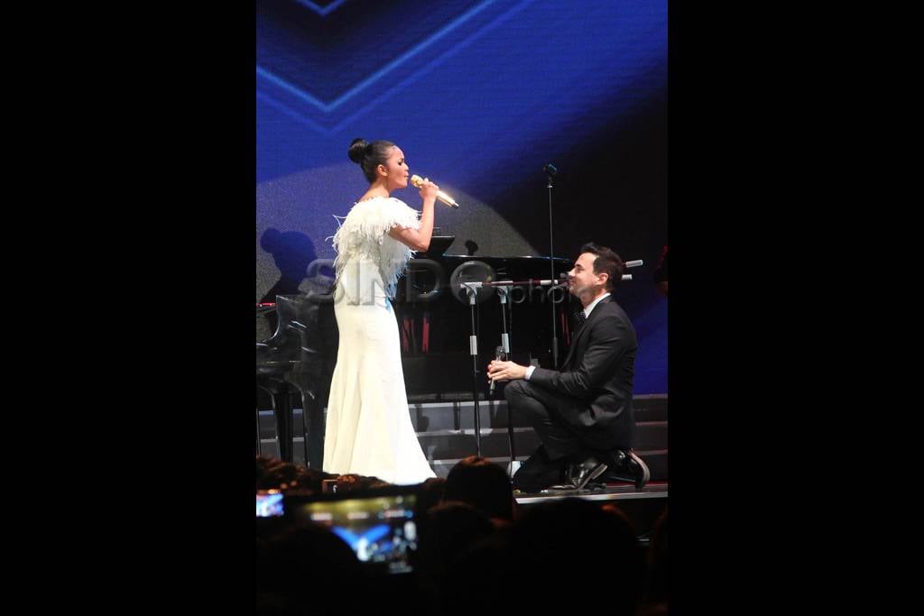 Tommy Page berduet dengan...