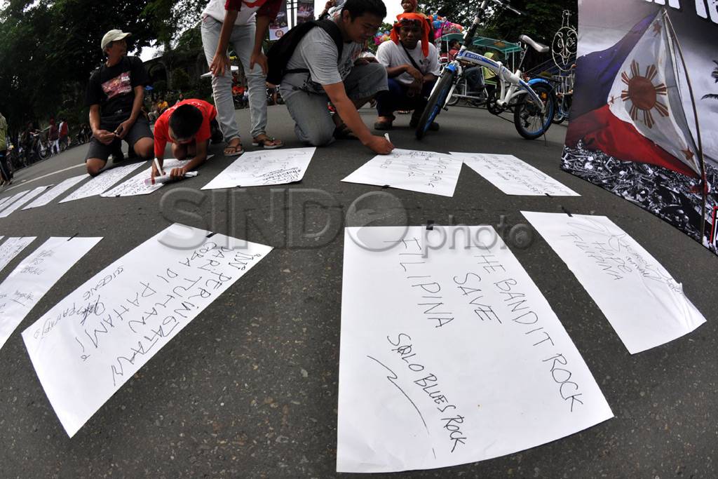 Warga Solo bubuhkan...
