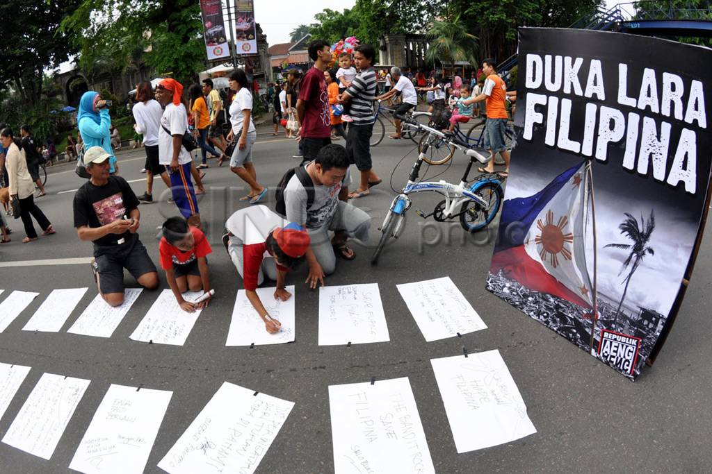 Warga Solo bubuhkan...