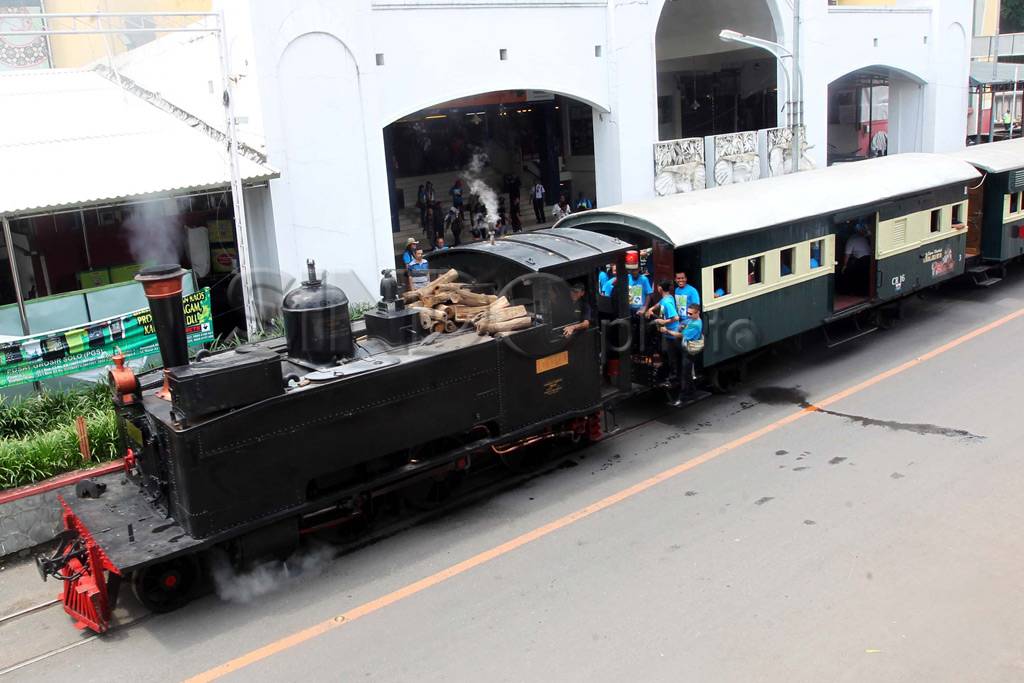 Wisata kereta kluthuk...