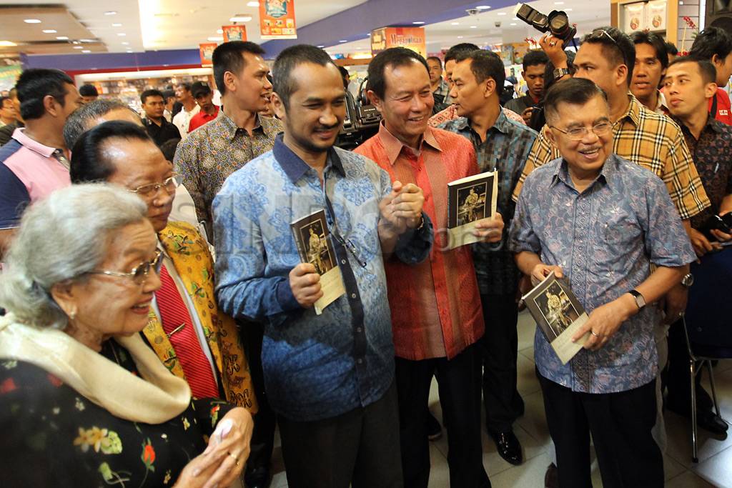 Peluncuran buku kisah...