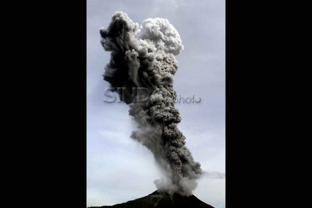Letusan freatik Sinabung...