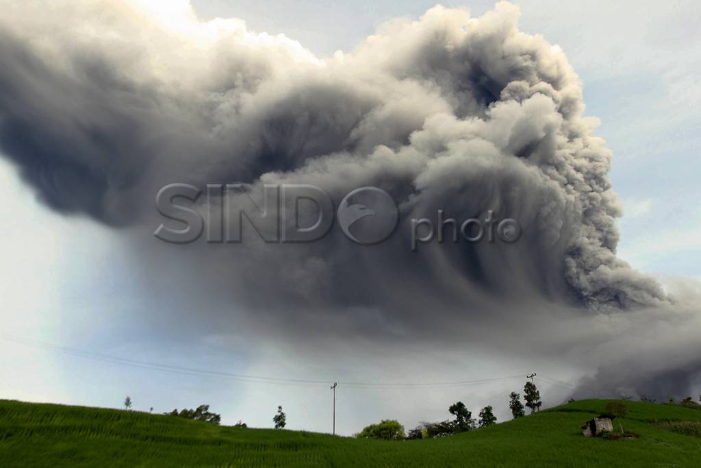 Letusan freatik Sinabung...