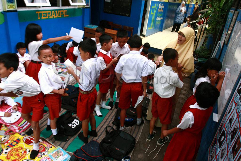 Ruang kelas terbatas,...