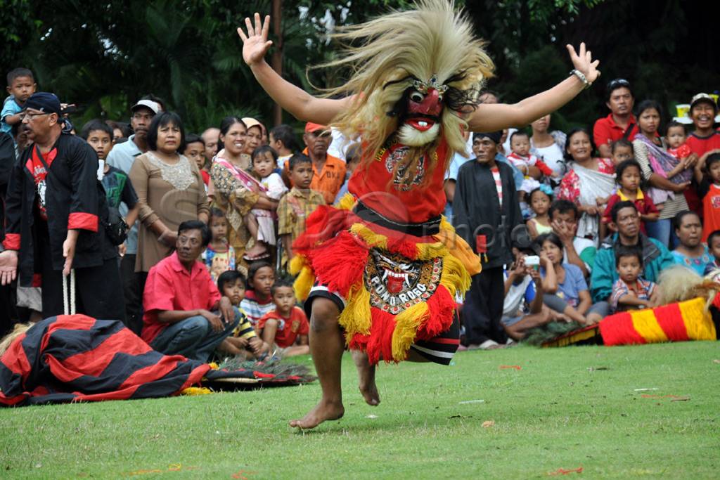 23 Kelompok seni ikuti...