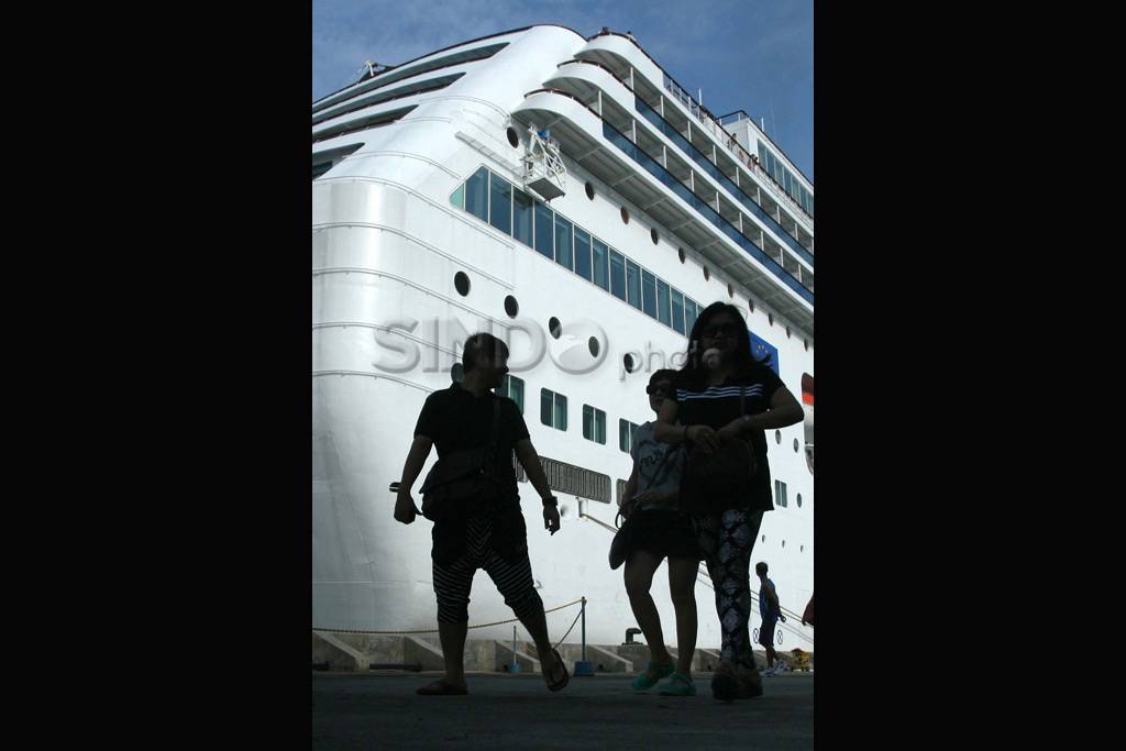 Kapal pesiar Costa Victoria...