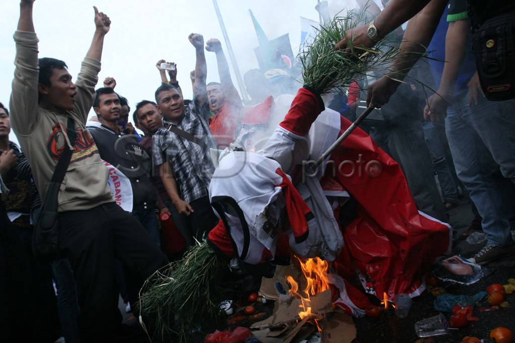 Demo buruh tuntut revisi...