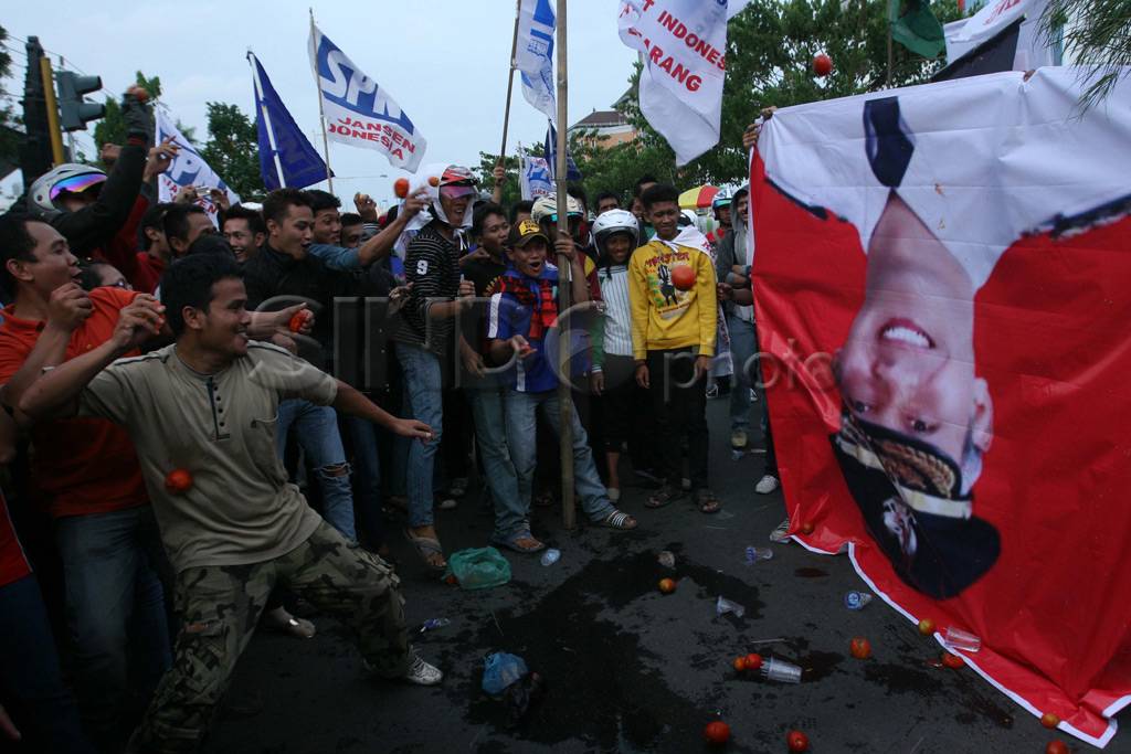 Demo buruh tuntut revisi...