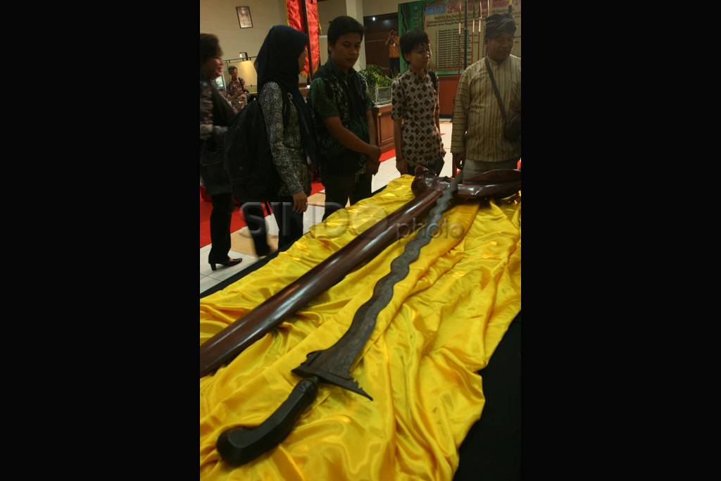 Keris raksasa Kolokinantang...