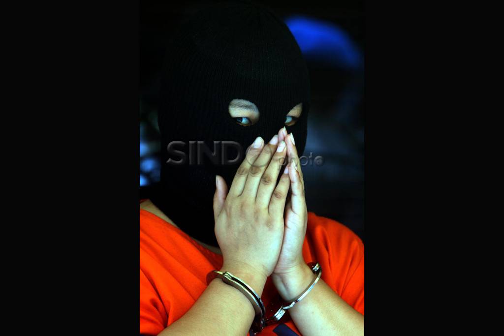 Polisi musnahkan barang...