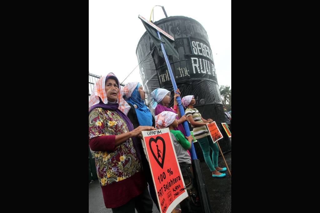 Demo PRT, tuntut DPR...