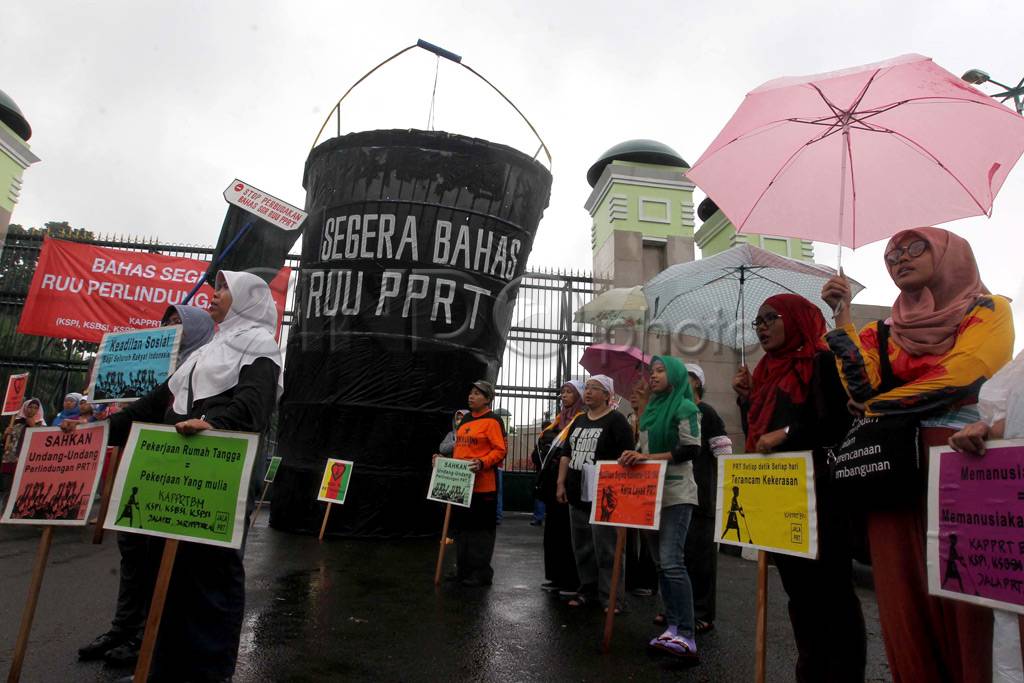 Demo PRT, tuntut DPR...