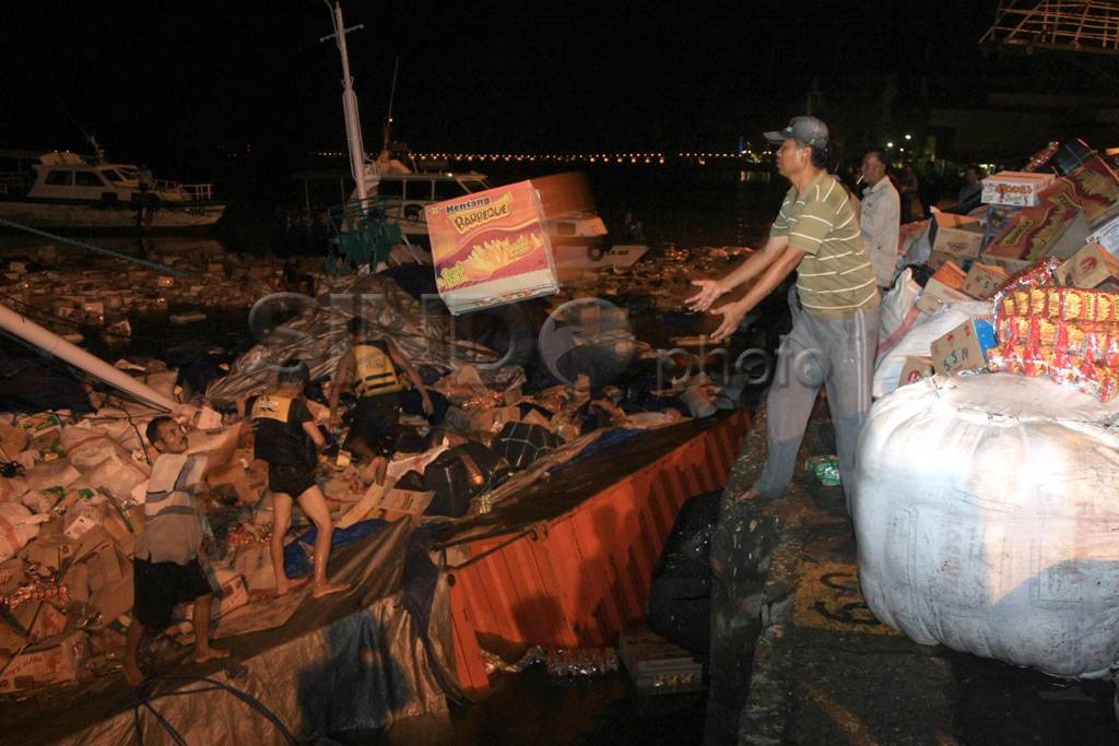 Kapal Mitra Abadi tenggelam...