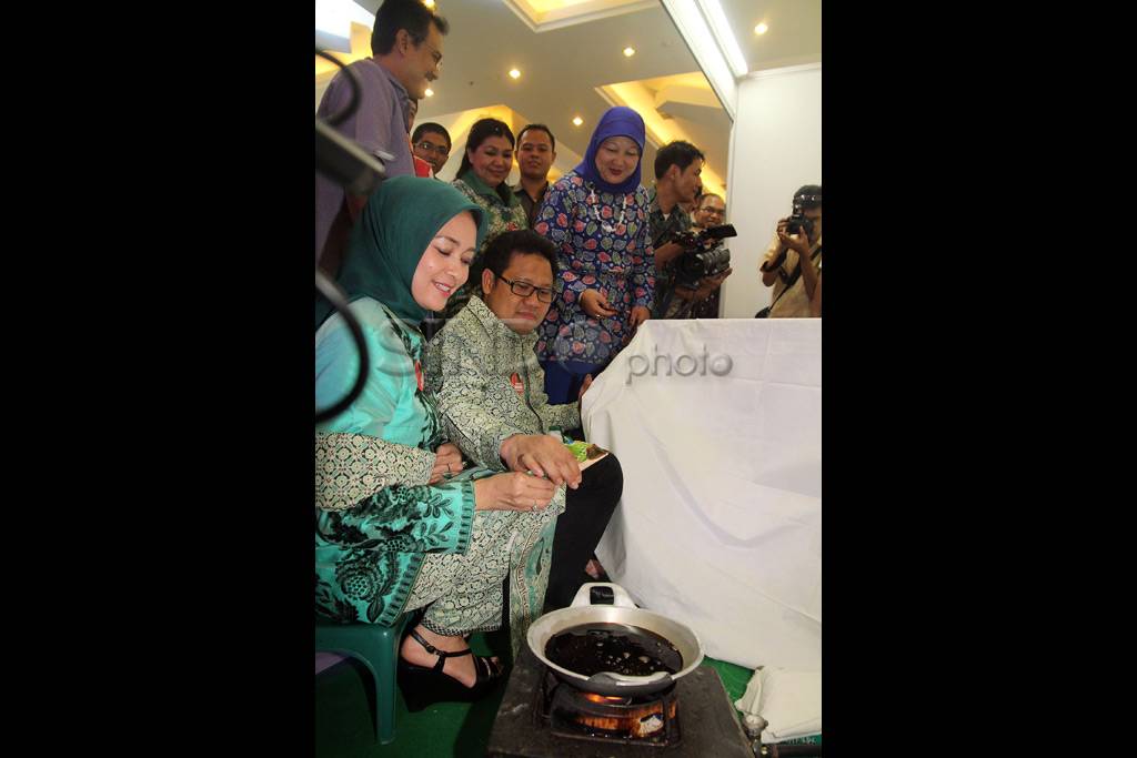 Menakertrans membatik...