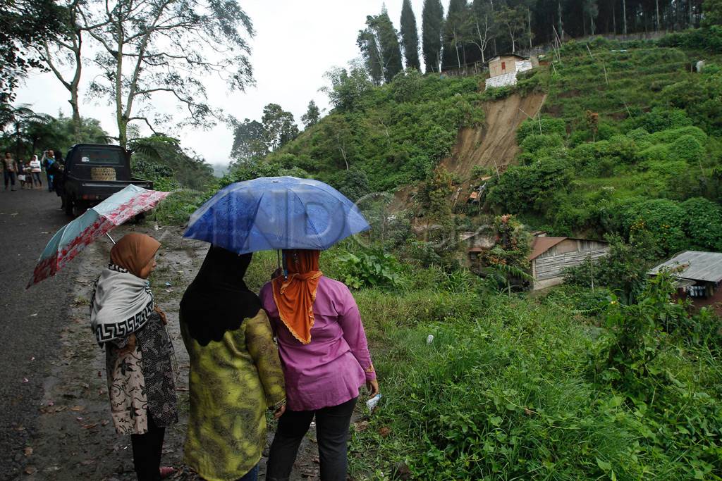 Tanah Longsor di Karo,...