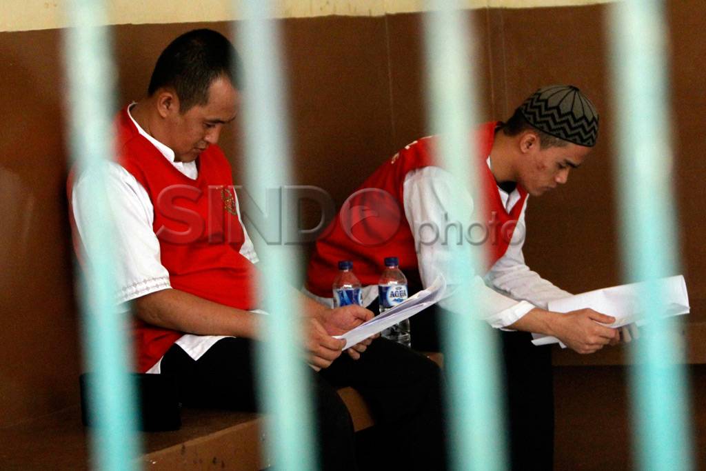 Tangis keluarga di sidang...