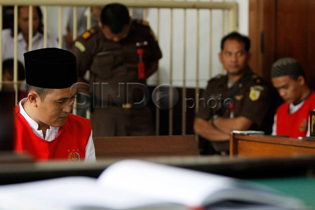 Tangis keluarga di sidang...