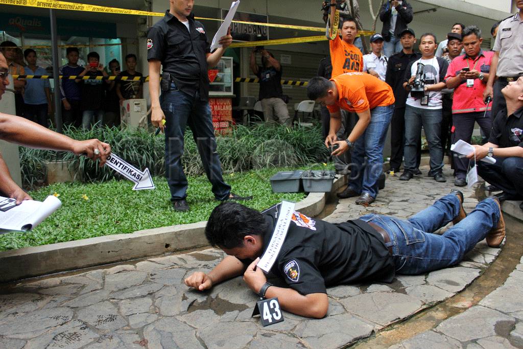 Rekontruksi pembunuhan...