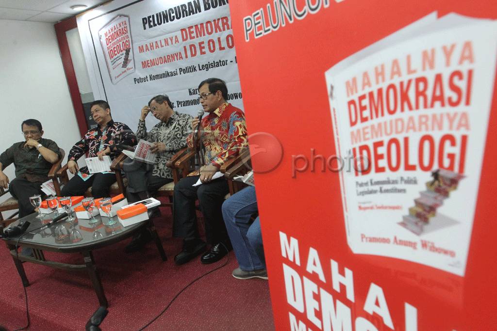 Buku Pramono Anung Mahalnya...