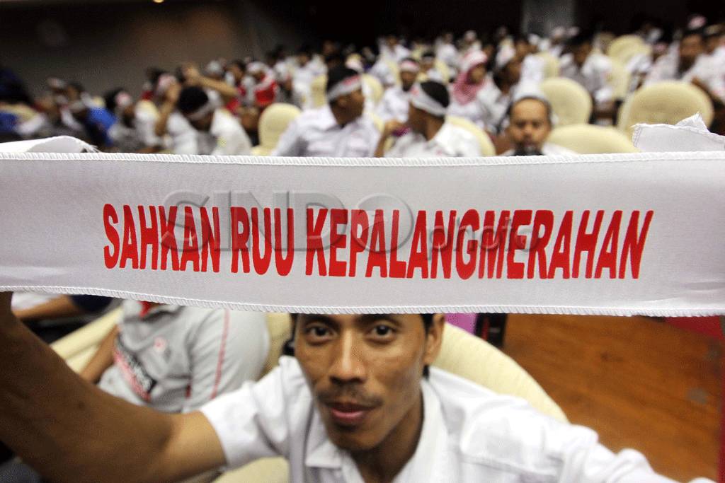 Relawan tuntut pengesahan...