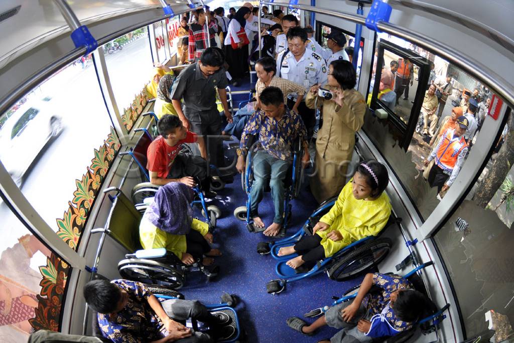 Bus khusus penyandang...