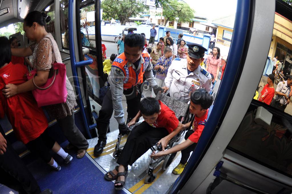Bus khusus penyandang...