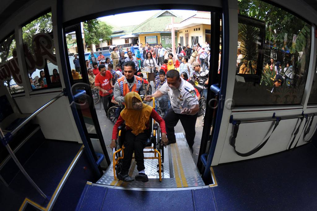 Bus khusus penyandang...