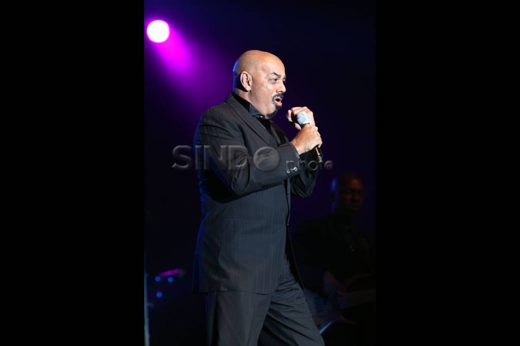 Dibuka James Ingram,...