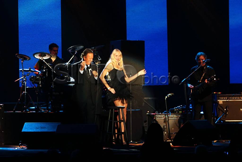 Dibuka James Ingram,...