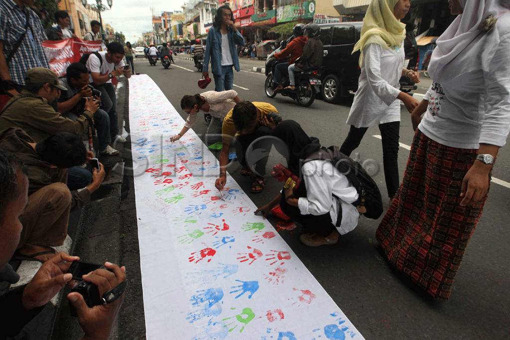 Sejuta Cap Tangan untuk...