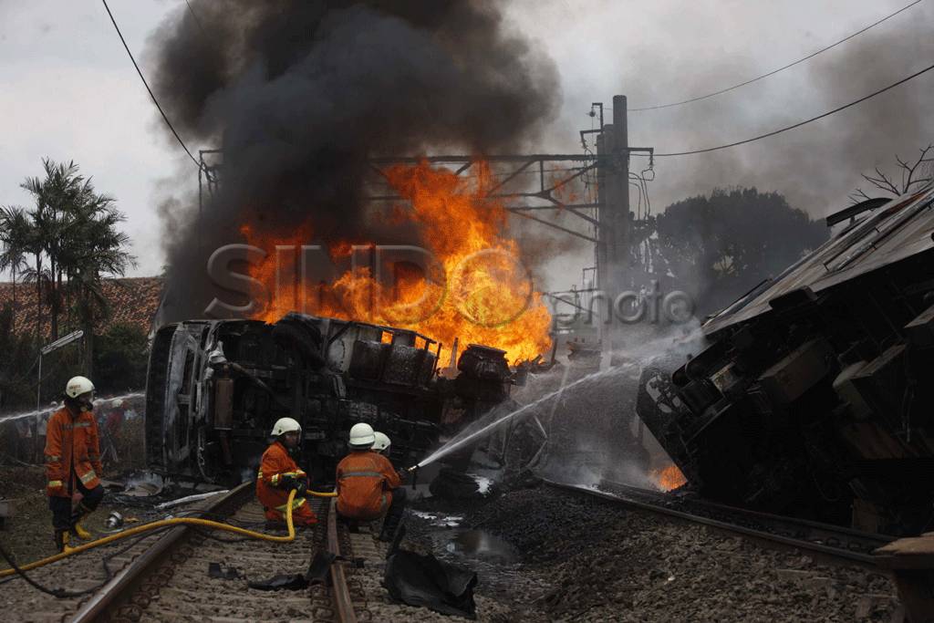 KRL dan Truk tabrakan...