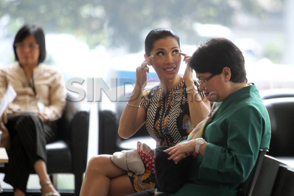 Presenter Nadya Mulya...