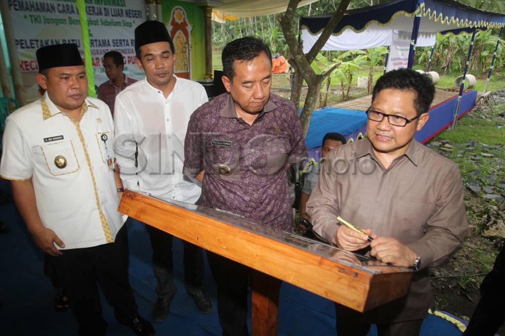 Menakertrans sosialisasikan...